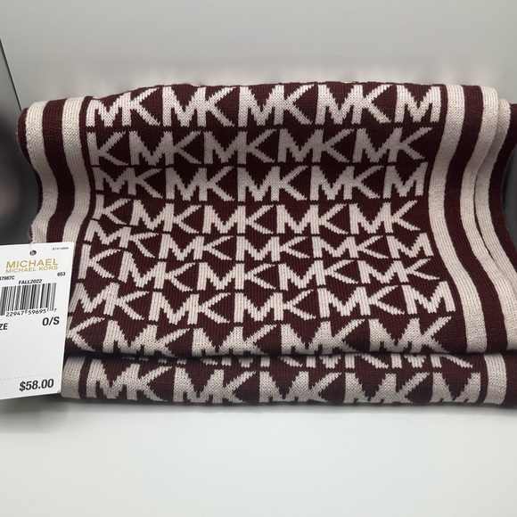 NWT Michael Kors MK Logo Reversible Scarf - Picture 4 of 4